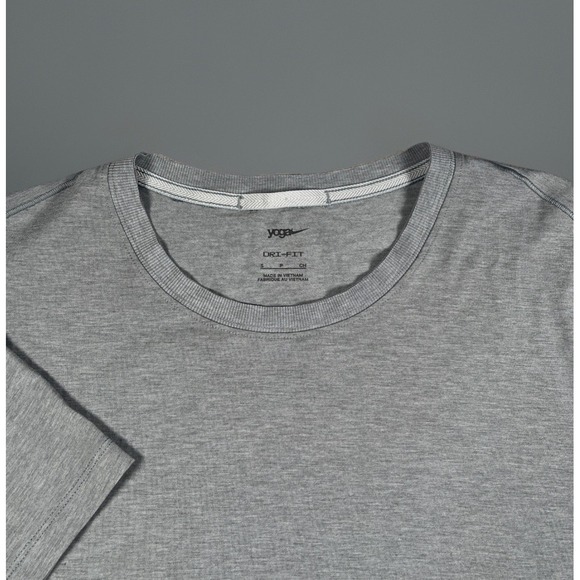 Nike Dri-Fit Yoga T-Shirt Mens S Crew Neck Tee Breathable Stretch Wicking EUC - Picture 1 of 11